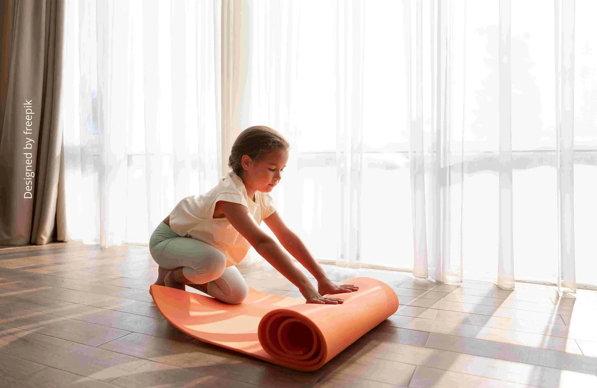 fillette qui déplie un tapis pour une séance